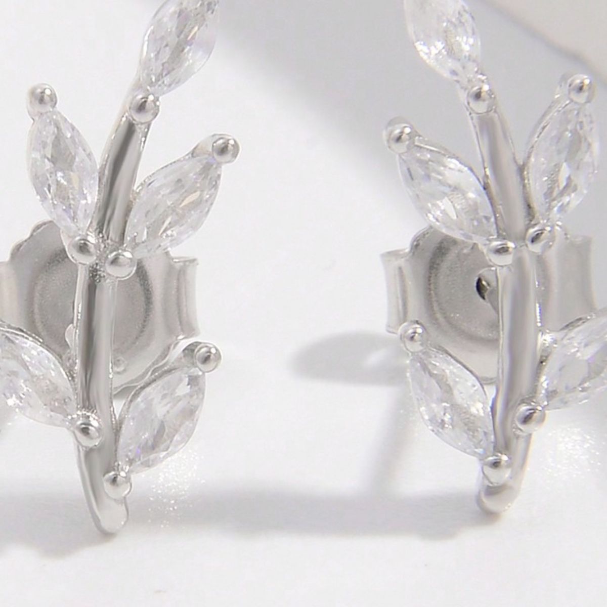 925 Sterling Silver Zircon Leaf Shape Earrings - Parsifale